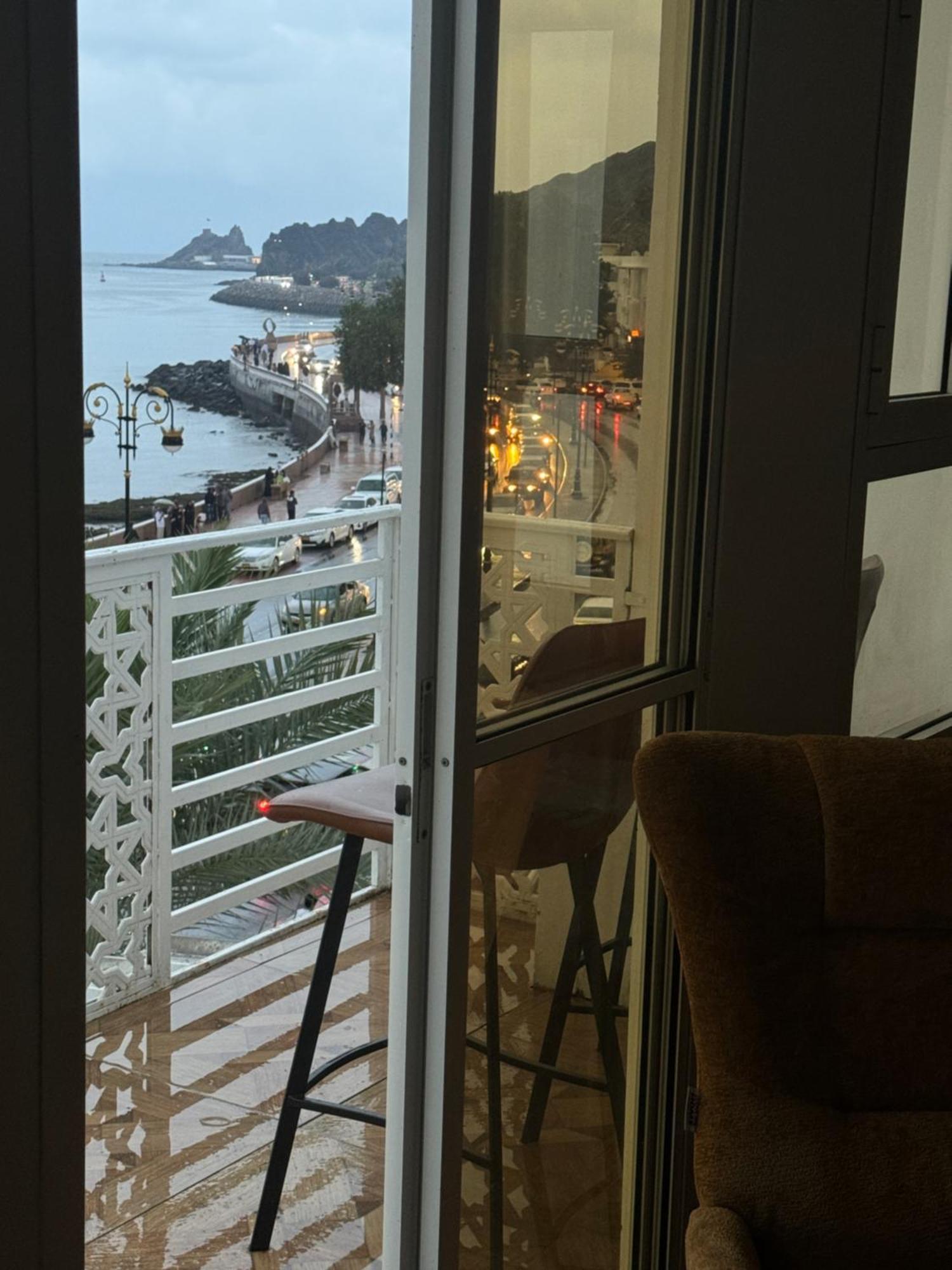 Ferienwohnung Muttrah Souq And Sea View Maskat Exterior foto